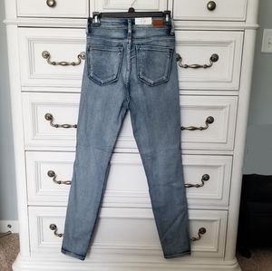 NWT Judy Blue High Rise Skinny Jeans - Size 5 / 27 - High-contrast graining